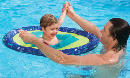 Precauciones si vas a la piscina con bebés y niños
